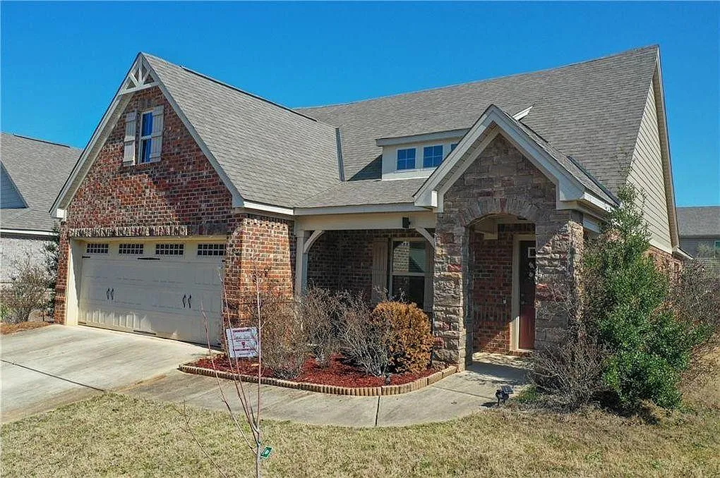 3 bed, 1867 sqft, $2,300 — Photo 3