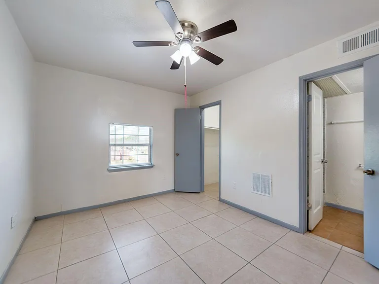 1800 Wayside St #4 — Photo 4