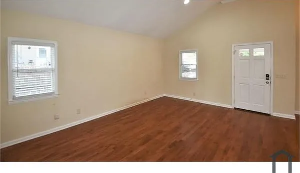 1561 New St NE — Photo 3