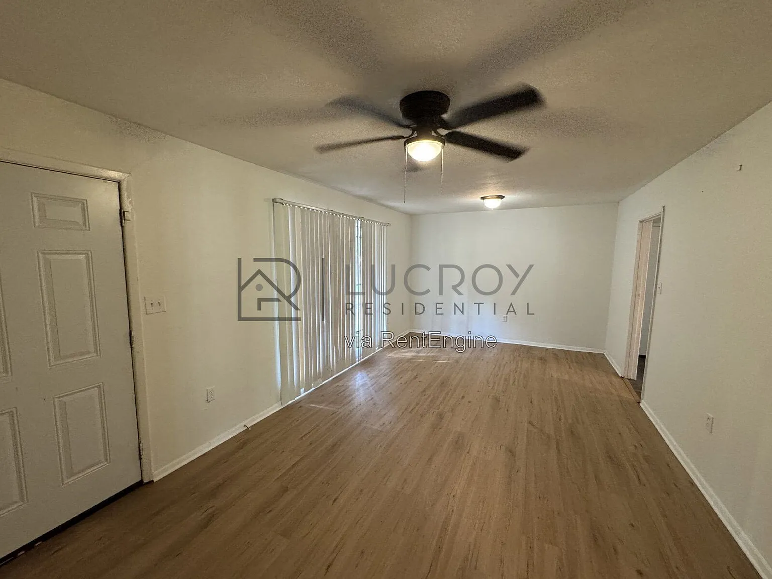 3 bed, 2.0 bath, 1184 sqft, $1,000 — Photo 2