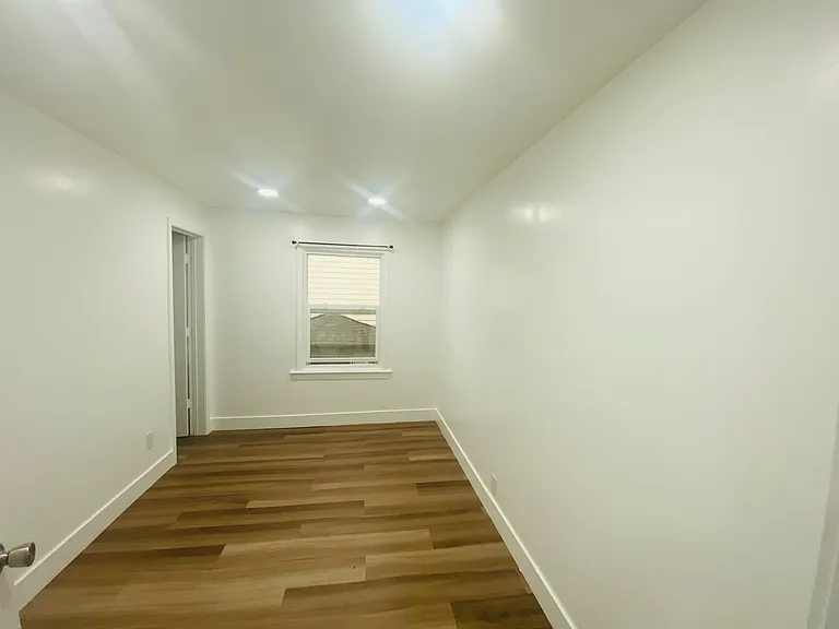 1511 Tauromee Ave — Photo 11