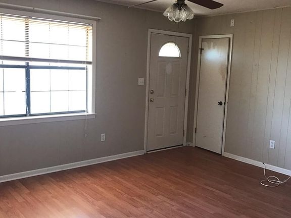 3rd image of 4946 Redwood Dr