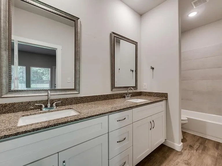 2424 S Fannin Ave — Photo 12