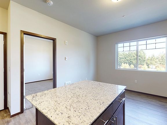 4th image of 3321 173rd Pl NE Suite 305-1