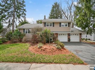 357 Oradell Ave, Oradell, NJ 07649