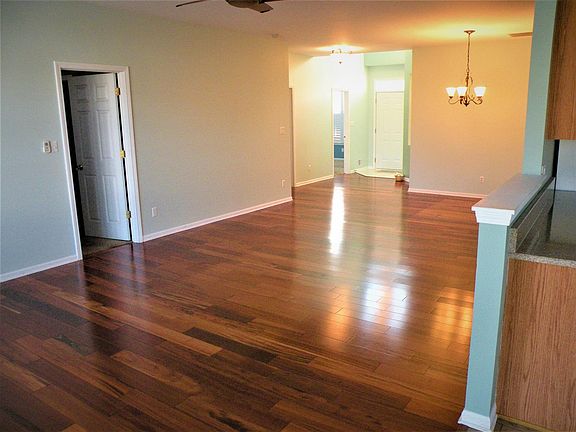 5th image of 833 New Buffalo Dr