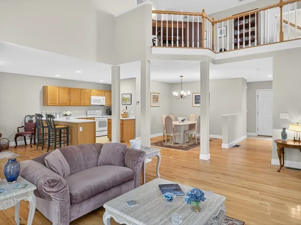 4 Hollyhock Knoll Ct Unit 4, Buzzards Bay, MA 02532