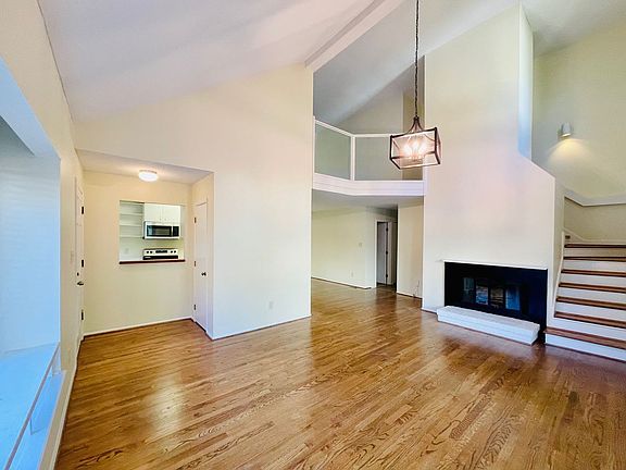 4th image of 107 Essex Dr
