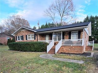 601 Robinhood Rd, Reidsville, NC 27320