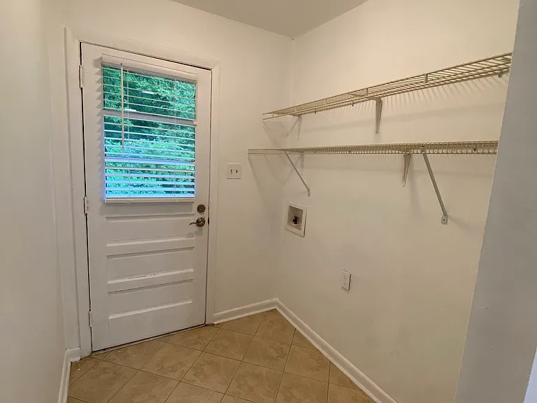 113 Royce Cir #113 — Photo 6