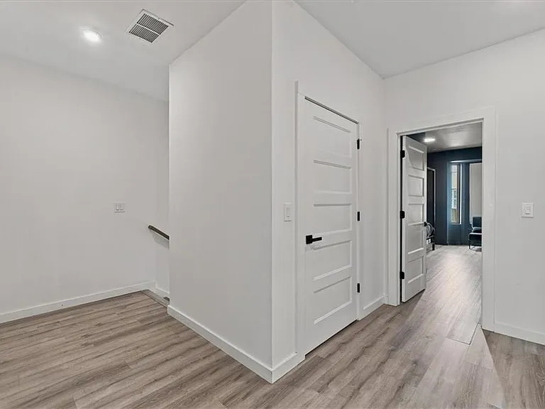 1077 Glen Opal Dr — Photo 24