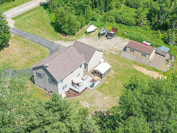 3rd image of 19 Sprucewood Drive