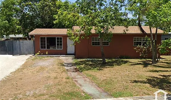 4 bed, $2,301 — Photo 1