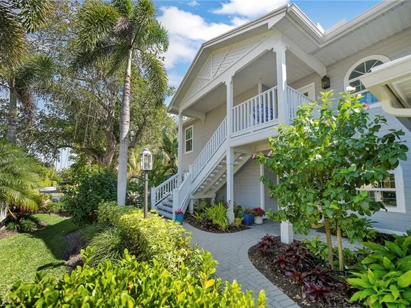 376 3rd ST S #202, NAPLES, FL 34102