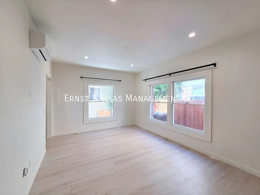 Charming Remodeled Studio Near Downtown Long Beach!*Move-In Special* — Photo 3