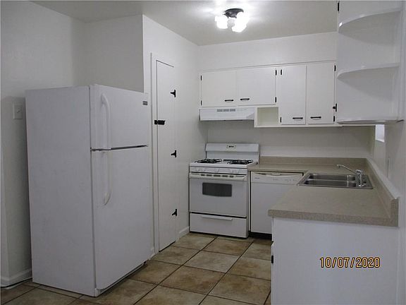 3rd image of 2400 Blanchard Dr