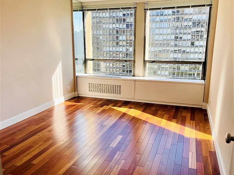 300 E 33rd St #12P — Photo 7