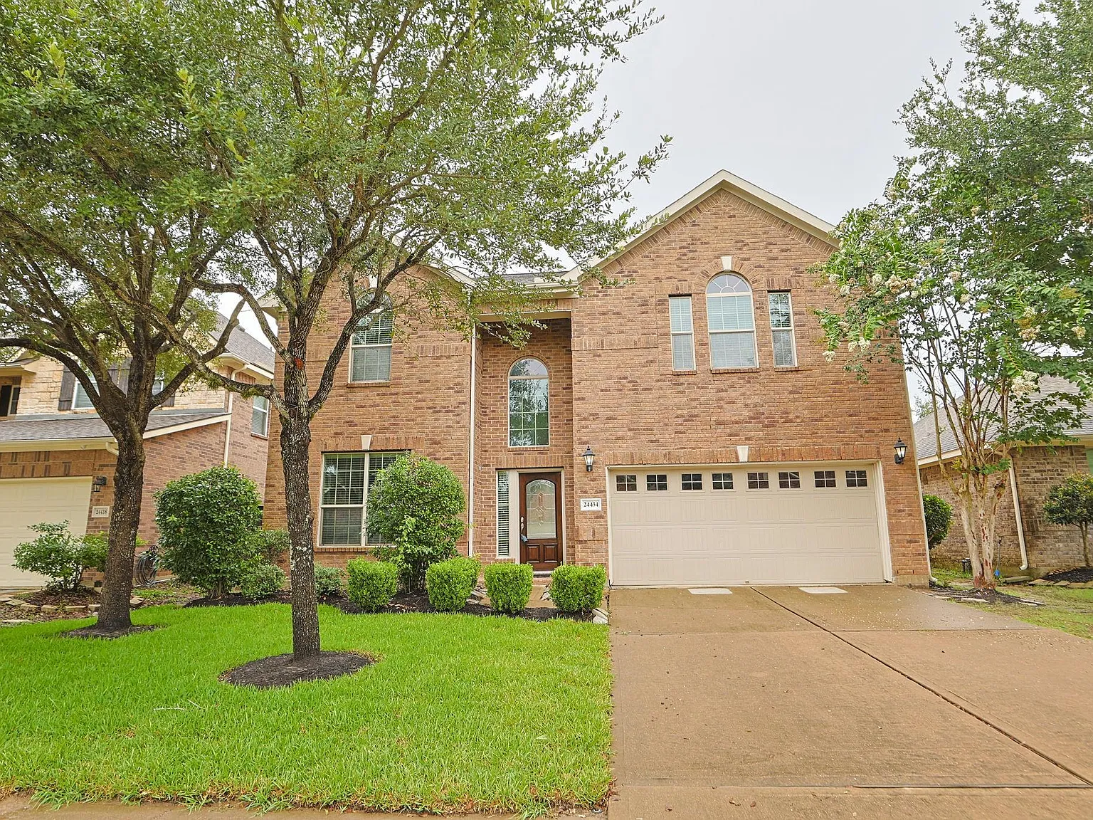 4 bed, 2.5 bath, 2344 sqft, $2,700 — Photo 2
