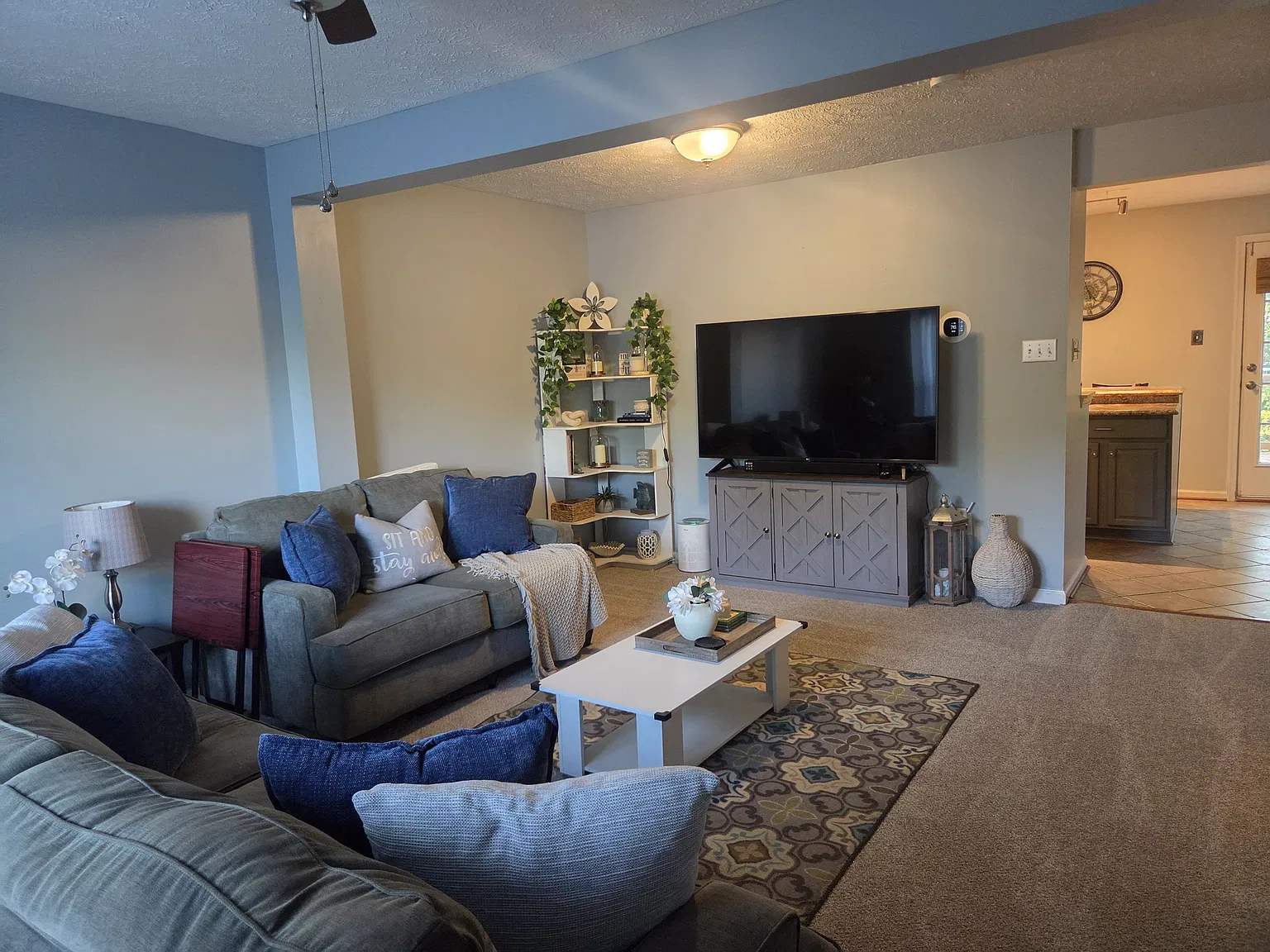 2 bed, 2.5 bath, 2208 sqft, $2,800 — Photo 3