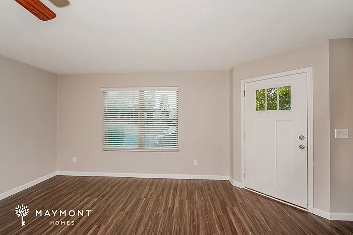 3 bed, 2.0 bath, 1279 sqft, $1,495 — Photo 3