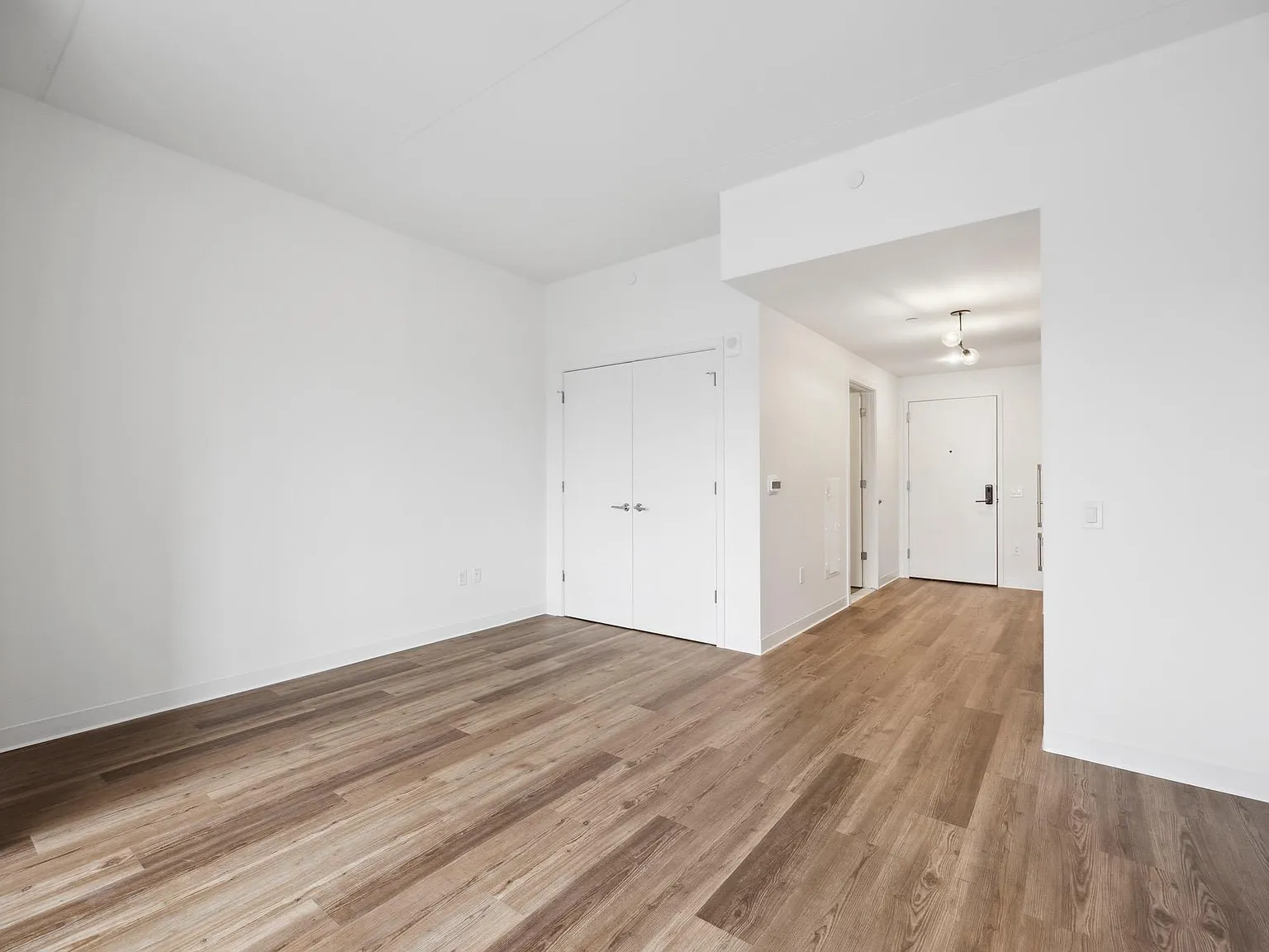 Studio, 450 sqft, $1,365 — Photo 4