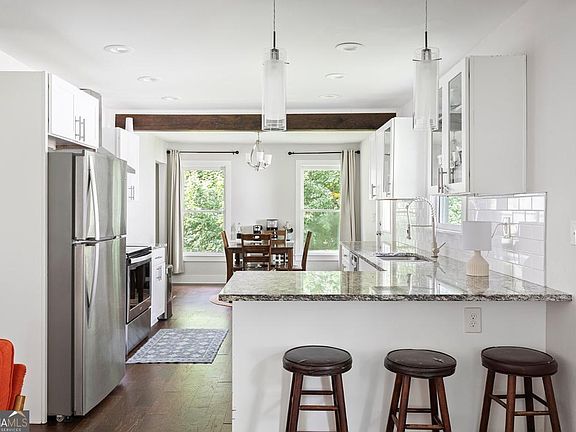 2nd image of 2280 Larchwood Rd SW