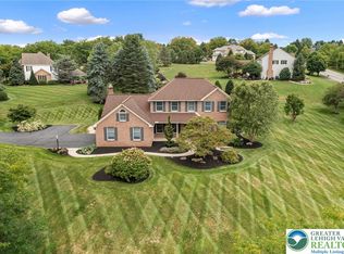2011 Wooded Ridge Cir, Fogelsville, PA 18051