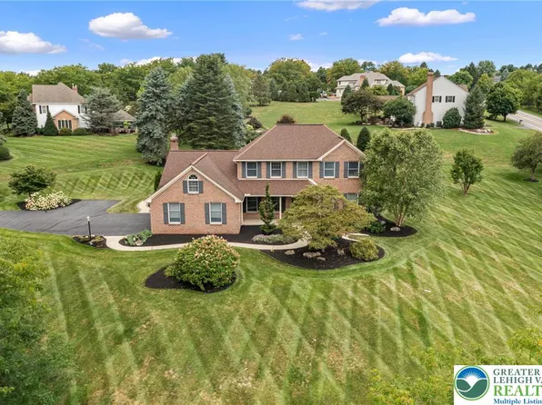 2011 Wooded Ridge Cir, Fogelsville, PA 18051