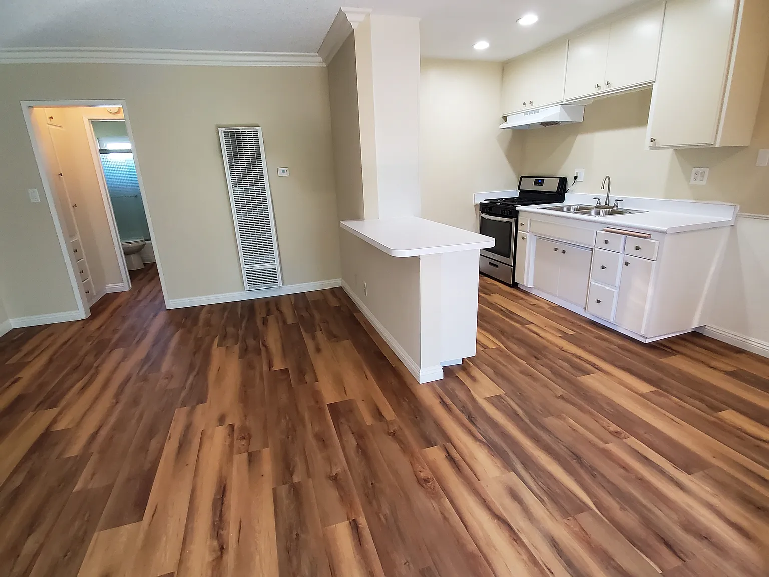 Windsor Apartments — Photo 4