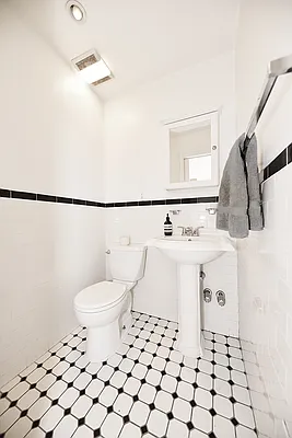 Rented by Buchbinder & Warren | media 22