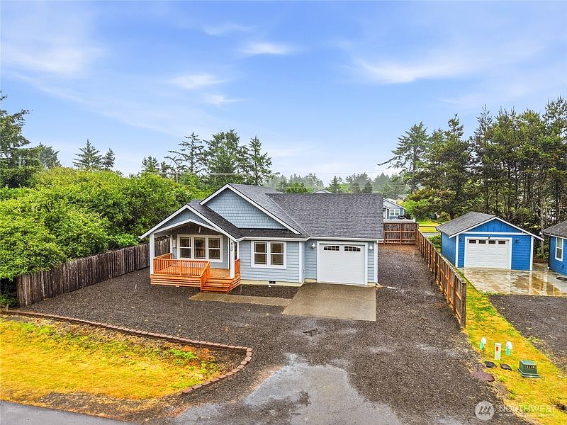2nd image of 410 Ensign Avenue NW