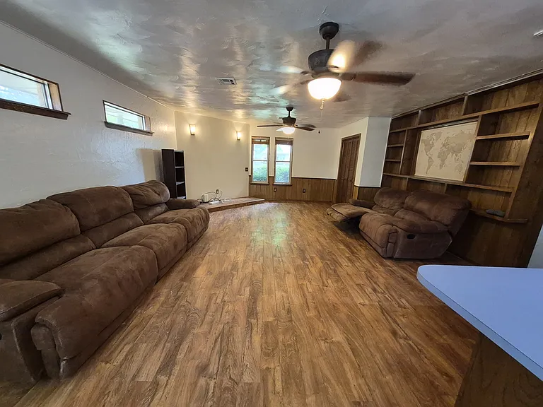 225 Burk Dr — Photo 2