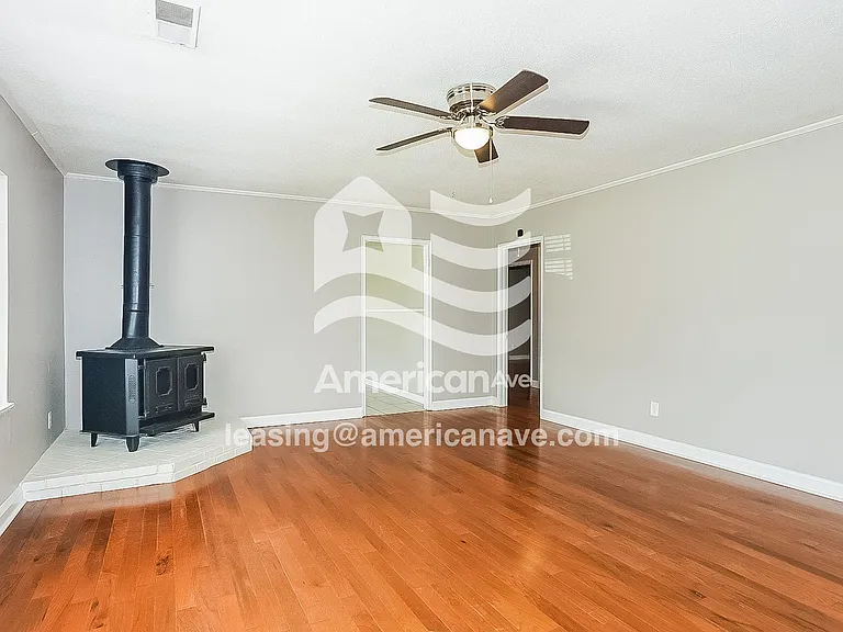 1615156_003_wm_-_living_room_13051165.jpg