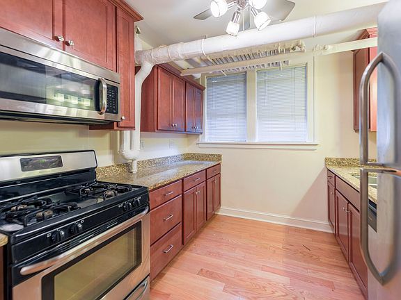 4th image of 1402 Portland Ave APT B