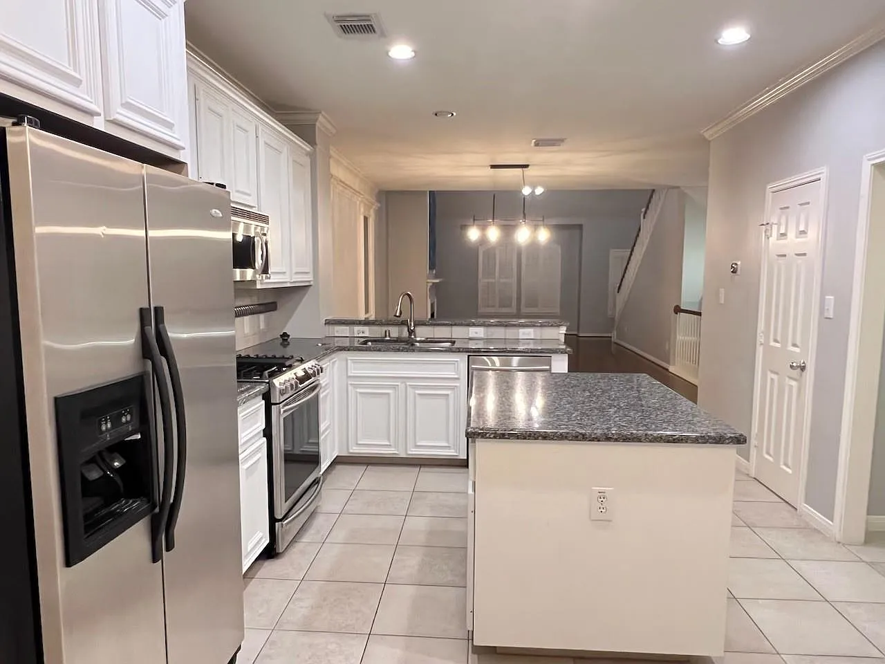 2 bed, 2.5 bath, 2064 sqft, $2,950 — Photo 3