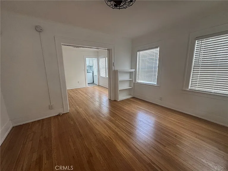 5160 1/2 Franklin Ave — Photo 2
