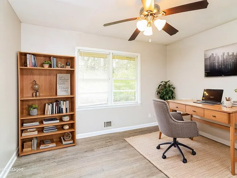 2937 Thompson Cir — Photo 18