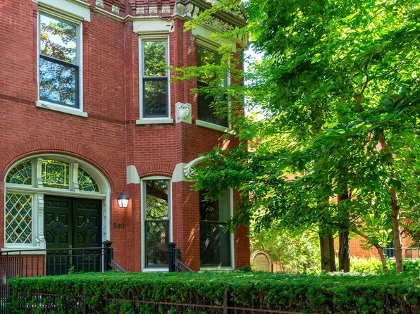 540 W Fullerton Pkwy, Chicago, IL 60614