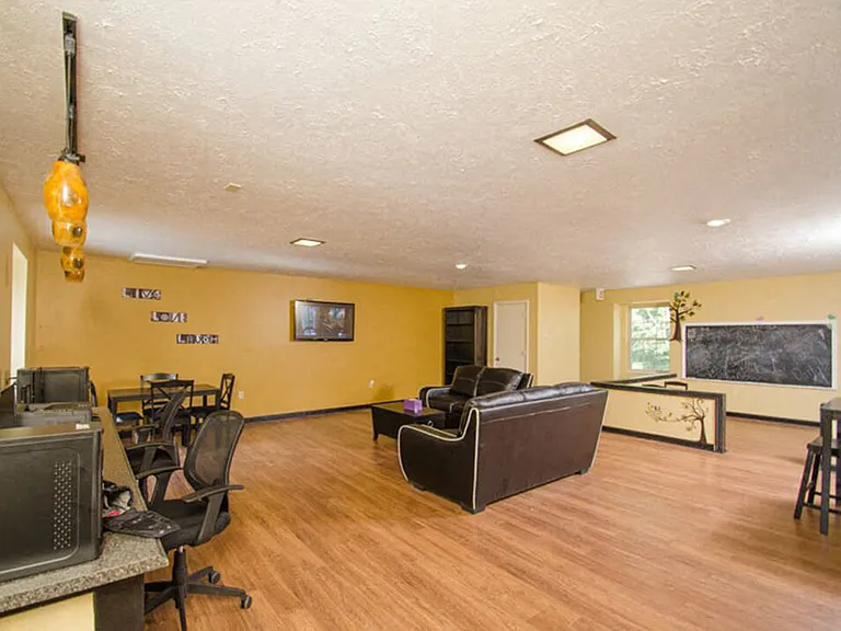 Leasing Office at Heritage Knoll