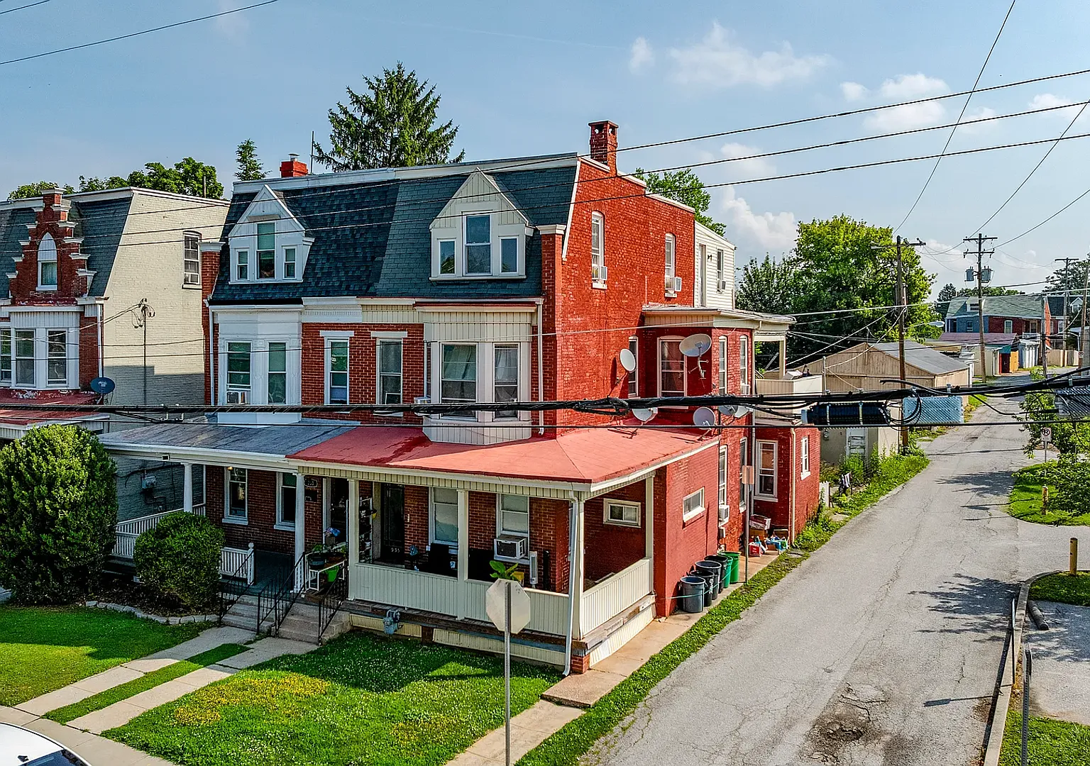 935 S Queen St — Photo 1