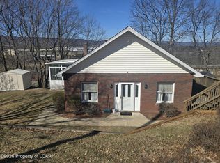 21 Elma Dr, Hanover Township, PA 18706