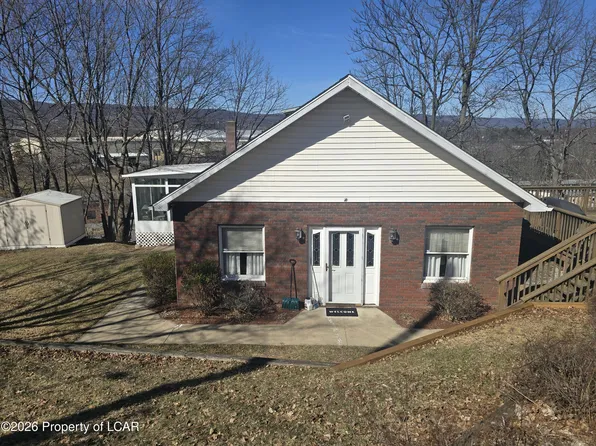 21 Elma Dr, Hanover Township, PA 18706