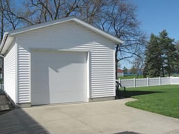 Newer (built in 2000) 1.5 car garage...door opener