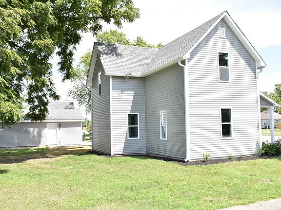 4th image of 204 N Main St