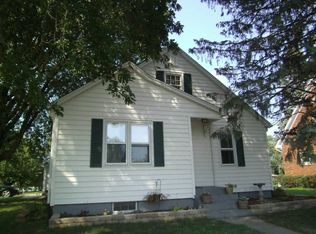 402 3rd St, Durant, IA 52747
