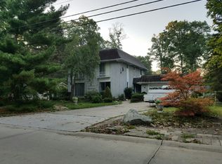 820 Valley Dr, Amherst, OH
