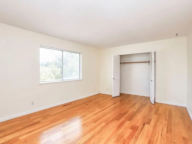 264 W Oakwood Blvd — Photo 18