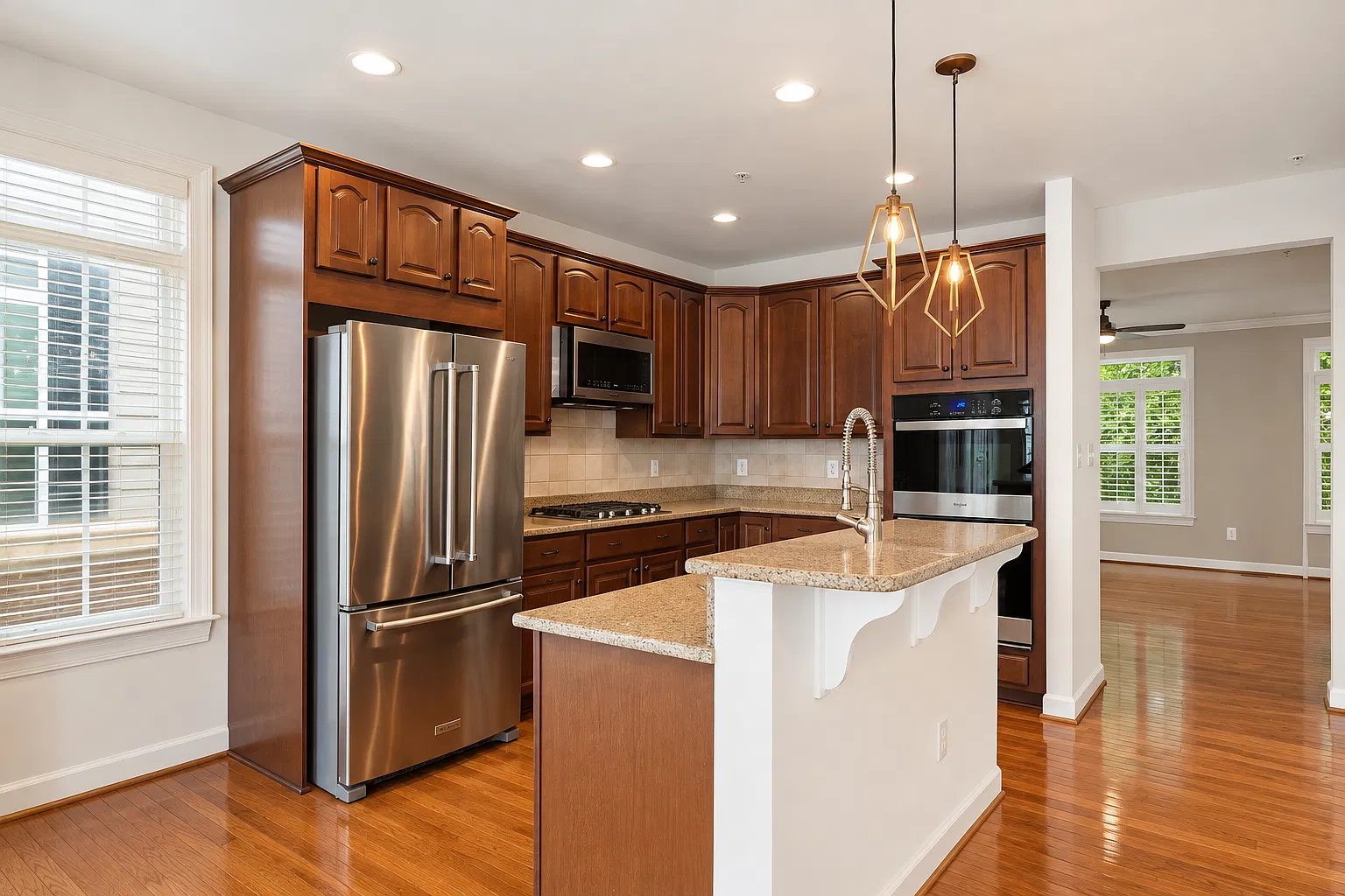 3 bed, 2300 sqft, $3,600 — Photo 3