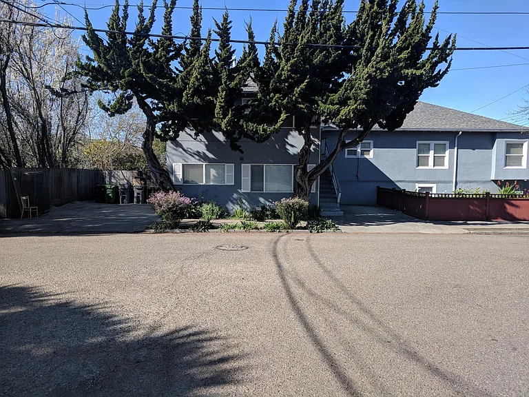 5917 Howell St — Photo 1