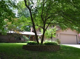 2446 Baylor Cir NW, North Canton, OH 44720